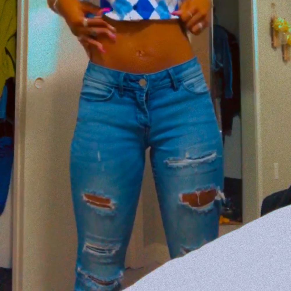 Bebe Skinny jeans 😍 you can rock with any top #fashionablYLAYTE  Buy Now ‼️